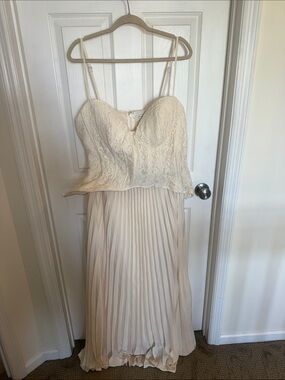 Lace Bodice Pleated Maxi Dress in Cream